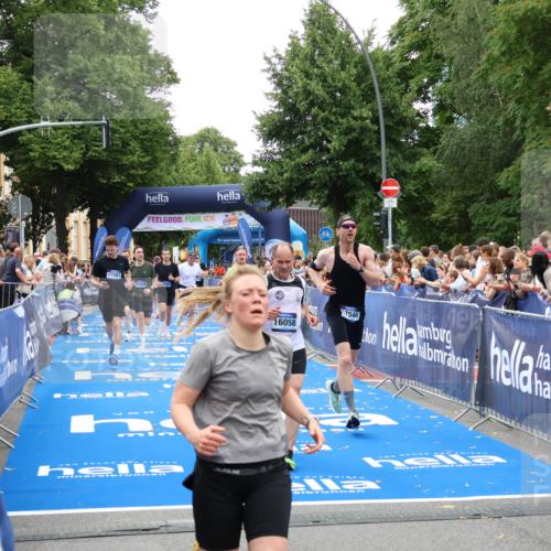 29.06.2025 - hella hamburg halbmarathon Zöllner http://msf.ph/oto/8192640 29.06.2025 10:45:06 Ziel 1171, 1424, 3917, 4997, 6266, 7709, 7843, 9710, 10313, 10741, 11688, 13919, 15334, 15365, 16058, 17381, 17544 meine-sportfotos.de