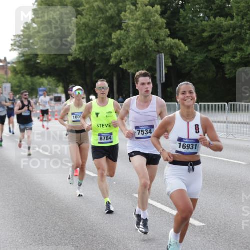 29.06.2025 - hella hamburg halbmarathon Jannik Wohlers http://msf.ph/oto/8192644 29.06.2025 09:45:57 Lombardsbrücke 2525, 3809, 3843, 3955, 5042, 7534, 7845, 7901, 8784, 8864, 8956, 10298, 10865, 10929, 11230, 11282, 11833, 12987, 13252, 13617, 14276, 14293, 15391, 15689, 16065, 16140, 16580, 16931, 17213, 17826, 18235, 18422, 18562, 18563 meine-sportfotos.de