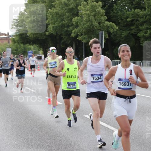 29.06.2025 - hella hamburg halbmarathon Jannik Wohlers http://msf.ph/oto/8192653 29.06.2025 09:45:57 Lombardsbrücke 2525, 3809, 3843, 3955, 5042, 7534, 7845, 7901, 8784, 8864, 8956, 10298, 10865, 10929, 11230, 11282, 11833, 12987, 13252, 13617, 14276, 14293, 15391, 15689, 16065, 16140, 16580, 16931, 17213, 17826, 18235, 18422, 18562, 18563 meine-sportfotos.de