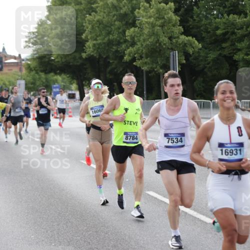 29.06.2025 - hella hamburg halbmarathon Jannik Wohlers http://msf.ph/oto/8192673 29.06.2025 09:45:57 Lombardsbrücke 2525, 3809, 3843, 3955, 5042, 7534, 7845, 7901, 8784, 8864, 8956, 10298, 10865, 10929, 11230, 11282, 11833, 12987, 13252, 13617, 14276, 14293, 15391, 15689, 16065, 16140, 16580, 16931, 17213, 17826, 18235, 18422, 18562, 18563 meine-sportfotos.de