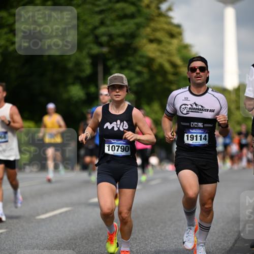29.06.2025 - hella hamburg halbmarathon Dr. Thomas Lammeyer http://msf.ph/oto/8192683 29.06.2025 09:47:42 Kennedybrücke 1065, 2879, 3075, 3845, 3968, 4678, 5344, 7231, 7349, 7793, 8975, 9047, 10106, 10173, 10790 meine-sportfotos.de