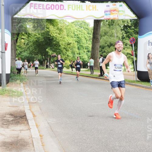 29.06.2025 - hella hamburg halbmarathon MichiJ http://msf.ph/oto/8192742 29.06.2025 10:19:59 Zwischen KM18-KM19 2689, 8318, 12049, 12691 meine-sportfotos.de