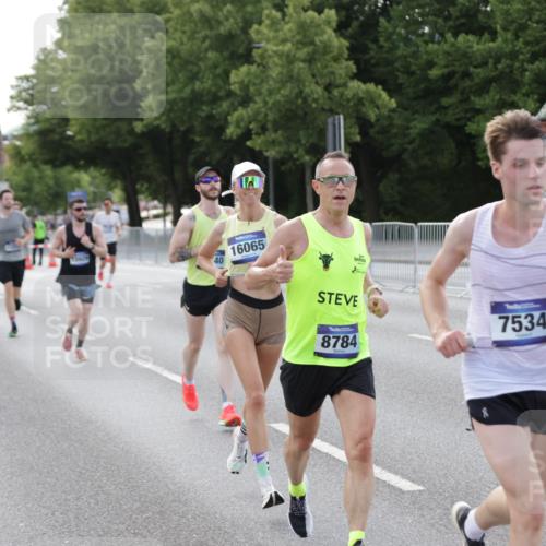 29.06.2025 - hella hamburg halbmarathon Jannik Wohlers http://msf.ph/oto/8192744 29.06.2025 09:45:58 Lombardsbrücke 1344, 2525, 3843, 3955, 5042, 7534, 7845, 7901, 8784, 8864, 8956, 10298, 10865, 10929, 11230, 11282, 11833, 12987, 13252, 13617, 14276, 14293, 15391, 15689, 16065, 16140, 16243, 16580, 16931, 17213, 17826, 18235, 18422, 18562, 18563 meine-sportfotos.de