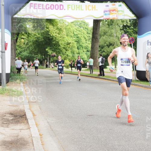29.06.2025 - hella hamburg halbmarathon MichiJ http://msf.ph/oto/8192750 29.06.2025 10:19:59 Zwischen KM18-KM19 2689, 8318, 12049, 12691 meine-sportfotos.de
