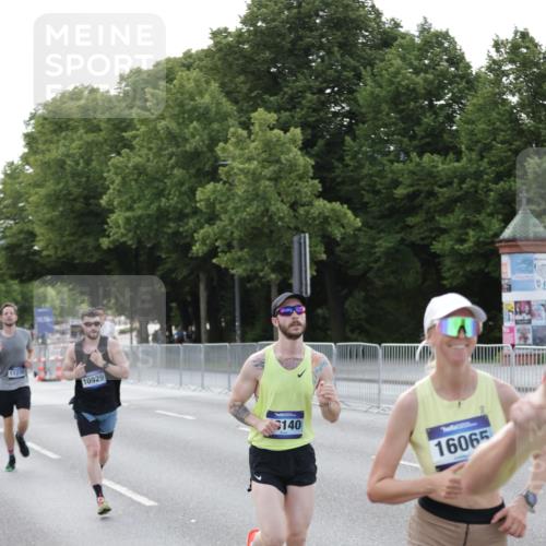 29.06.2025 - hella hamburg halbmarathon Jannik Wohlers http://msf.ph/oto/8192780 29.06.2025 09:45:59 Lombardsbrücke 1344, 2525, 3843, 3955, 4477, 5042, 7534, 7845, 7901, 8784, 8864, 8956, 10298, 10865, 10929, 11230, 11282, 11833, 12987, 13252, 13617, 13961, 14276, 14293, 15391, 15689, 16065, 16140, 16243, 16580, 16931, 17213, 17826, 18235, 18422, 18562, 18563 meine-sportfotos.de