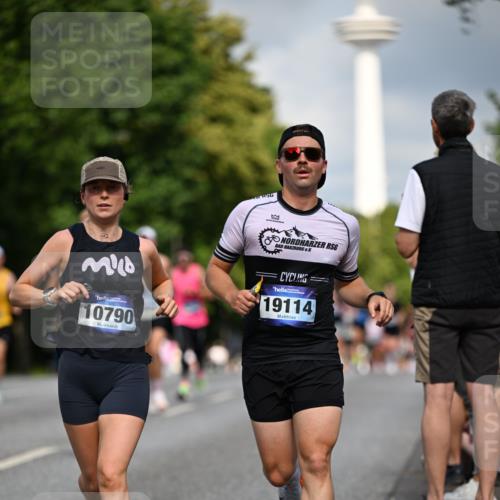 29.06.2025 - hella hamburg halbmarathon Dr. Thomas Lammeyer http://msf.ph/oto/8192790 29.06.2025 09:47:42 Kennedybrücke 1065, 2879, 3075, 3845, 3968, 4678, 5344, 7231, 7349, 7793, 8975, 9047, 10106, 10173, 10790 meine-sportfotos.de