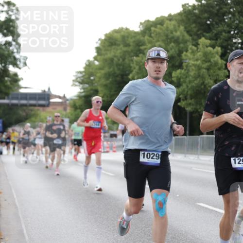 29.06.2025 - hella hamburg halbmarathon Jannik Wohlers http://msf.ph/oto/8192906 29.06.2025 09:46:02 Lombardsbrücke 1344, 1889, 3843, 3955, 4477, 7534, 7845, 7901, 8784, 8864, 8956, 10298, 10865, 10929, 11230, 12987, 13252, 13617, 13961, 14276, 15391, 15902, 16065, 16140, 16243, 16931, 17213, 17826, 18235, 18422, 18562, 18563 meine-sportfotos.de