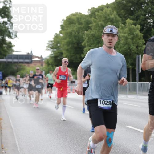 29.06.2025 - hella hamburg halbmarathon Jannik Wohlers http://msf.ph/oto/8192923 29.06.2025 09:46:03 Lombardsbrücke 1344, 1889, 3955, 4477, 7534, 7845, 7901, 8784, 8864, 8956, 10298, 10865, 10929, 11230, 11304, 11661, 12987, 13252, 13617, 13961, 14276, 15391, 15902, 16065, 16140, 16243, 16811, 16931, 17213, 17826, 18235, 18422, 18562, 18563 meine-sportfotos.de