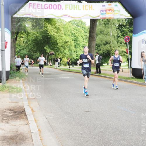 29.06.2025 - hella hamburg halbmarathon MichiJ http://msf.ph/oto/8192925 29.06.2025 10:20:01 Zwischen KM18-KM19 2689, 3379, 8323, 12049, 12691 meine-sportfotos.de