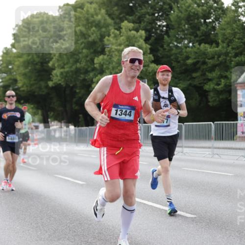 29.06.2025 - hella hamburg halbmarathon Jannik Wohlers http://msf.ph/oto/8192990 29.06.2025 09:46:05 Lombardsbrücke 1344, 1889, 3955, 4477, 4944, 7534, 7901, 8784, 8864, 10298, 10865, 10929, 11230, 11304, 11661, 12987, 13252, 13617, 13961, 14276, 14450, 15902, 16065, 16140, 16243, 16811, 16931, 16957, 17213, 17826, 18277, 18422 meine-sportfotos.de