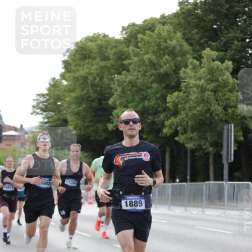 29.06.2025 - hella hamburg halbmarathon Jannik Wohlers http://msf.ph/oto/8193031 29.06.2025 09:46:06 Lombardsbrücke 1344, 1889, 3955, 4477, 4944, 7534, 7901, 8784, 8864, 10298, 10865, 10929, 11230, 11304, 11661, 12987, 13252, 13617, 13961, 14276, 14450, 15902, 16065, 16140, 16243, 16811, 16931, 16957, 17213, 17826, 18277, 18422 meine-sportfotos.de