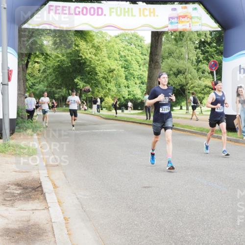 29.06.2025 - hella hamburg halbmarathon MichiJ http://msf.ph/oto/8193043 29.06.2025 10:20:01 Zwischen KM18-KM19 2689, 3379, 8323, 12049, 12691 meine-sportfotos.de