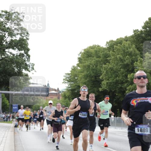 29.06.2025 - hella hamburg halbmarathon Jannik Wohlers http://msf.ph/oto/8193067 29.06.2025 09:46:07 Lombardsbrücke 1344, 1889, 3955, 4477, 4944, 5048, 7534, 7901, 8784, 8864, 10298, 10865, 10929, 11230, 11304, 11661, 12987, 13252, 13617, 13961, 14276, 14450, 15902, 16065, 16140, 16243, 16811, 16931, 16957, 17826, 18277, 18422 meine-sportfotos.de