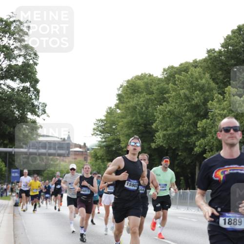 29.06.2025 - hella hamburg halbmarathon Jannik Wohlers http://msf.ph/oto/8193135 29.06.2025 09:46:07 Lombardsbrücke 1344, 1889, 3955, 4477, 4944, 5048, 7534, 7901, 8784, 8864, 10298, 10865, 10929, 11230, 11304, 11661, 12987, 13252, 13617, 13961, 14276, 14450, 15902, 16065, 16140, 16243, 16811, 16931, 16957, 17826, 18277, 18422 meine-sportfotos.de