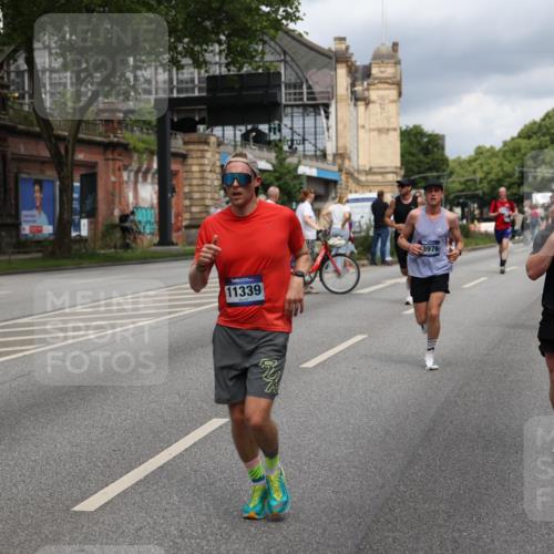 29.06.2025 - hella hamburg halbmarathon Yannick Fuchs http://msf.ph/oto/8193182 29.06.2025 10:44:06 20KM 1216, 1321, 2020, 2234, 2788, 3296, 3414, 3543, 3562, 3852, 3947, 4247, 4933, 5447, 5894, 5978, 6115, 6125, 6282, 7100, 7657, 8153, 8454, 8576, 8689, 8813, 8899, 8921, 9031, 9303, 9491, 9551, 9597, 9723, 10189, 10480, 11339, 11975, 12203, 12733, 13159, 13225, 13282, 13463, 13758, 13976, 14562, 14794, 14838, 15519, 15620, 15966, 16000, 16403, 16732, 16738, 16843, 16877, 16887, 17001, 17282, 17319, 17908, 18228, 18229, 18350, 18451, 18499, 18884, 18960 meine-sportfotos.de