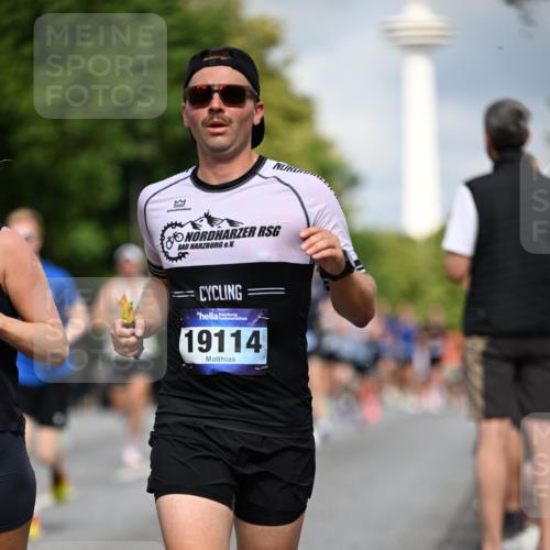 29.06.2025 - hella hamburg halbmarathon Dr. Thomas Lammeyer http://msf.ph/oto/8193183 29.06.2025 09:47:43 Kennedybrücke 1065, 2879, 3075, 3845, 3968, 4678, 5344, 7231, 7349, 7793, 8975, 9047, 10106, 10173, 10790 meine-sportfotos.de