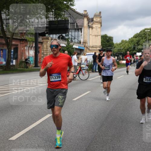 29.06.2025 - hella hamburg halbmarathon Yannick Fuchs http://msf.ph/oto/8193229 29.06.2025 10:44:06 20KM 1216, 1321, 2020, 2234, 2788, 3296, 3414, 3543, 3562, 3852, 3947, 4247, 4933, 5447, 5894, 5978, 6115, 6125, 6282, 7100, 7657, 8153, 8454, 8576, 8689, 8813, 8899, 8921, 9031, 9303, 9491, 9551, 9597, 9723, 10189, 10480, 11339, 11975, 12203, 12733, 13159, 13225, 13282, 13463, 13758, 13976, 14562, 14794, 14838, 15519, 15620, 15966, 16000, 16403, 16732, 16738, 16843, 16877, 16887, 17001, 17282, 17319, 17908, 18228, 18229, 18350, 18451, 18499, 18884, 18960 meine-sportfotos.de