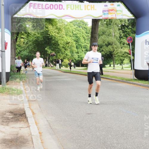 29.06.2025 - hella hamburg halbmarathon MichiJ http://msf.ph/oto/8193235 29.06.2025 10:20:05 Zwischen KM18-KM19 3379, 8323, 12691, 17768, 18871 meine-sportfotos.de
