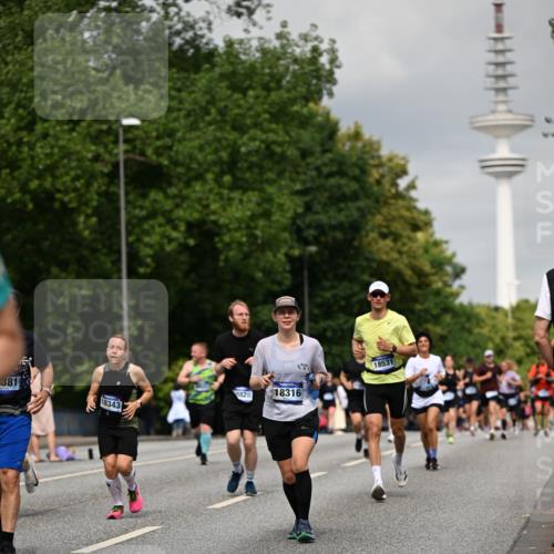 29.06.2025 - hella hamburg halbmarathon Dr. Thomas Lammeyer http://msf.ph/oto/8193383 29.06.2025 10:11:14 Kennedybrücke 4502, 5287, 5807, 5845, 6314, 6664, 9560, 10212, 10703, 11114, 11394 meine-sportfotos.de