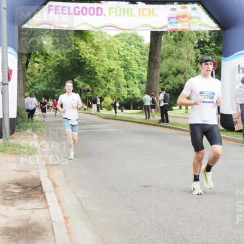 29.06.2025 - hella hamburg halbmarathon MichiJ http://msf.ph/oto/8193389 29.06.2025 10:20:05 Zwischen KM18-KM19 3379, 8323, 12691, 17768, 18871 meine-sportfotos.de