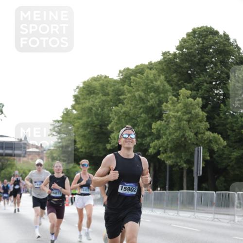 29.06.2025 - hella hamburg halbmarathon Jannik Wohlers http://msf.ph/oto/8193391 29.06.2025 09:46:07 Lombardsbrücke 1344, 1889, 3955, 4477, 4944, 5048, 7534, 7901, 8784, 8864, 10298, 10865, 10929, 11230, 11304, 11661, 12987, 13252, 13617, 13961, 14276, 14450, 15902, 16065, 16140, 16243, 16811, 16931, 16957, 17826, 18277, 18422 meine-sportfotos.de