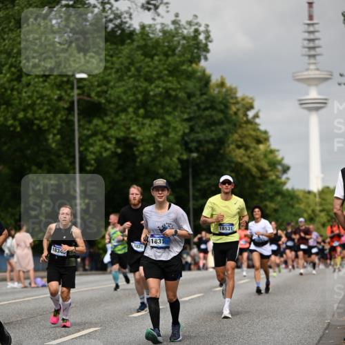 29.06.2025 - hella hamburg halbmarathon Dr. Thomas Lammeyer http://msf.ph/oto/8193412 29.06.2025 10:11:14 Kennedybrücke 4502, 5287, 5807, 5845, 6314, 6664, 9560, 10212, 10703, 11114, 11394 meine-sportfotos.de