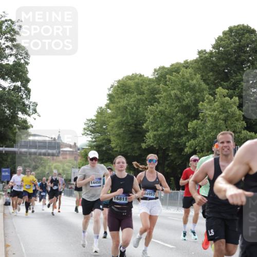 29.06.2025 - hella hamburg halbmarathon Jannik Wohlers http://msf.ph/oto/8193444 29.06.2025 09:46:08 Lombardsbrücke 1344, 1889, 4477, 4944, 5048, 6683, 7534, 7901, 8784, 8864, 10298, 10865, 10929, 11230, 11304, 11661, 12447, 12987, 13252, 13617, 13961, 14450, 15902, 16065, 16140, 16243, 16811, 16931, 16957, 17751, 18277, 18422 meine-sportfotos.de