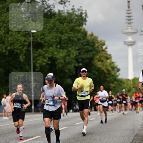 29.06.2025 - hella hamburg halbmarathon Dr. Thomas Lammeyer http://msf.ph/oto/8193445 29.06.2025 10:11:15 Kennedybrücke 4502, 5287, 5807, 5845, 5926, 6314, 6664, 9560, 10212, 10703, 11114, 11394 meine-sportfotos.de