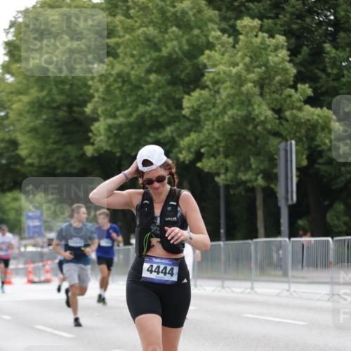 29.06.2025 - hella hamburg halbmarathon Jannik Wohlers http://msf.ph/oto/8193455 29.06.2025 10:24:28 Lombardsbrücke 1740, 2108, 2249, 3099, 3113, 4008, 4010, 4444, 5126, 6261, 9573, 10907, 11400, 11816, 11817, 14898, 15124, 15942, 17535, 17954, 18194, 18198 meine-sportfotos.de