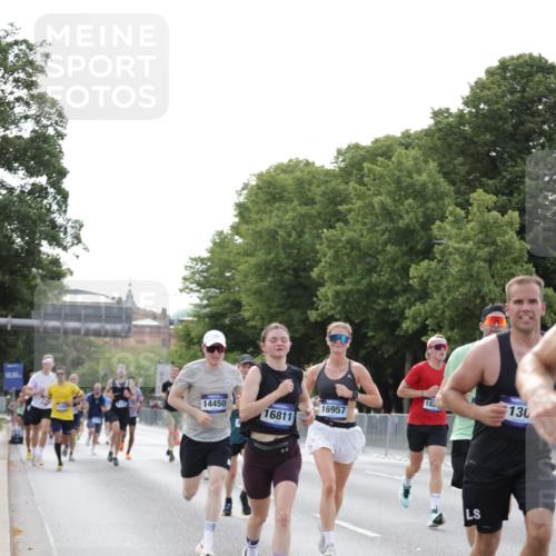 29.06.2025 - hella hamburg halbmarathon Jannik Wohlers http://msf.ph/oto/8193471 29.06.2025 09:46:09 Lombardsbrücke 1344, 1889, 2243, 4477, 4944, 5048, 5152, 6683, 7534, 7628, 7901, 8312, 8784, 8864, 10298, 10865, 10929, 11230, 11304, 11661, 12447, 12987, 13252, 13617, 13961, 14310, 14450, 15902, 16065, 16140, 16243, 16811, 16931, 16957, 17751, 18277, 18422 meine-sportfotos.de