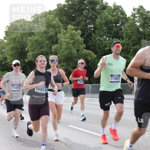 29.06.2025 - hella hamburg halbmarathon Jannik Wohlers http://msf.ph/oto/8193481 29.06.2025 09:46:09 Lombardsbrücke 1344, 1889, 2243, 4477, 4944, 5048, 5152, 6683, 7534, 7628, 7901, 8312, 8784, 8864, 10298, 10865, 10929, 11230, 11304, 11661, 12447, 12987, 13252, 13617, 13961, 14310, 14450, 15902, 16065, 16140, 16243, 16811, 16931, 16957, 17751, 18277, 18422 meine-sportfotos.de