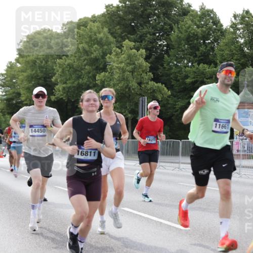 29.06.2025 - hella hamburg halbmarathon Jannik Wohlers http://msf.ph/oto/8193494 29.06.2025 09:46:09 Lombardsbrücke 1344, 1889, 2243, 4477, 4944, 5048, 5152, 6683, 7534, 7628, 7901, 8312, 8784, 8864, 10298, 10865, 10929, 11230, 11304, 11661, 12447, 12987, 13252, 13617, 13961, 14310, 14450, 15902, 16065, 16140, 16243, 16811, 16931, 16957, 17751, 18277, 18422 meine-sportfotos.de