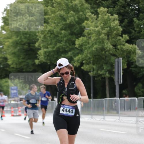 29.06.2025 - hella hamburg halbmarathon Jannik Wohlers http://msf.ph/oto/8193496 29.06.2025 10:24:28 Lombardsbrücke 1740, 2108, 2249, 3099, 3113, 4008, 4010, 4444, 5126, 6261, 9573, 10907, 11400, 11816, 11817, 14898, 15124, 15942, 17535, 17954, 18194, 18198 meine-sportfotos.de