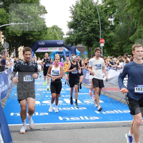 29.06.2025 - hella hamburg halbmarathon Zöllner http://msf.ph/oto/8193497 29.06.2025 10:45:16 Ziel 2188, 2270, 6054, 6375, 6575, 6819, 7087, 9302, 10064, 12783, 15563, 15636, 15651, 15741, 15760, 16513, 16685, 16689, 17120, 17960, 18346, 18718 meine-sportfotos.de