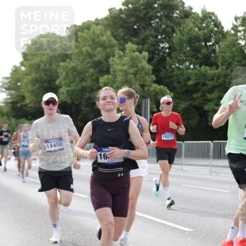 29.06.2025 - hella hamburg halbmarathon Jannik Wohlers http://msf.ph/oto/8193518 29.06.2025 09:46:10 Lombardsbrücke 1344, 1889, 2243, 4477, 4944, 5048, 5152, 6683, 7534, 7628, 7901, 8312, 8784, 10298, 10865, 10927, 10929, 11230, 11304, 11661, 12447, 12987, 13252, 13617, 13961, 14310, 14450, 15902, 16065, 16140, 16243, 16811, 16931, 16957, 17751, 18277, 18422 meine-sportfotos.de