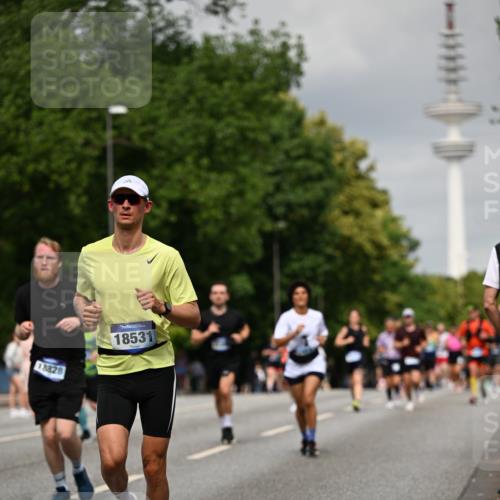 29.06.2025 - hella hamburg halbmarathon Dr. Thomas Lammeyer http://msf.ph/oto/8193581 29.06.2025 10:11:17 Kennedybrücke 4502, 5287, 5807, 5845, 5926, 6314, 6664, 10212, 10283, 10703, 11114, 11394 meine-sportfotos.de