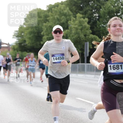 29.06.2025 - hella hamburg halbmarathon Jannik Wohlers http://msf.ph/oto/8193588 29.06.2025 09:46:10 Lombardsbrücke 1344, 1889, 2243, 4477, 4944, 5048, 5152, 6683, 7534, 7628, 7901, 8312, 8784, 10298, 10865, 10927, 10929, 11230, 11304, 11661, 12447, 12987, 13252, 13617, 13961, 14310, 14450, 15902, 16065, 16140, 16243, 16811, 16931, 16957, 17751, 18277, 18422 meine-sportfotos.de
