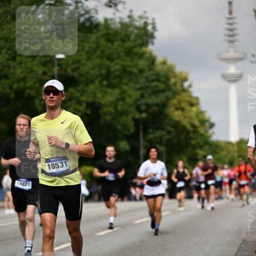 29.06.2025 - hella hamburg halbmarathon Dr. Thomas Lammeyer http://msf.ph/oto/8193593 29.06.2025 10:11:18 Kennedybrücke 4502, 5287, 5807, 5845, 5926, 6517, 7503, 10212, 10283, 10703, 11114, 11394 meine-sportfotos.de