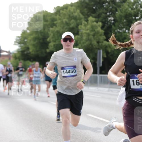 29.06.2025 - hella hamburg halbmarathon Jannik Wohlers http://msf.ph/oto/8193597 29.06.2025 09:46:10 Lombardsbrücke 1344, 1889, 2243, 4477, 4944, 5048, 5152, 6683, 7534, 7628, 7901, 8312, 8784, 10298, 10865, 10927, 10929, 11230, 11304, 11661, 12447, 12987, 13252, 13617, 13961, 14310, 14450, 15902, 16065, 16140, 16243, 16811, 16931, 16957, 17751, 18277, 18422 meine-sportfotos.de