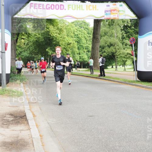 29.06.2025 - hella hamburg halbmarathon MichiJ http://msf.ph/oto/8193614 29.06.2025 10:20:12 Zwischen KM18-KM19 7055, 17768, 18871 meine-sportfotos.de