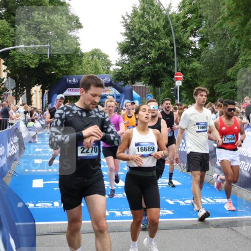 29.06.2025 - hella hamburg halbmarathon Zöllner http://msf.ph/oto/8193619 29.06.2025 10:45:17 Ziel 2188, 6054, 6375, 6575, 6819, 7087, 9302, 10064, 12783, 15563, 15636, 15651, 15741, 15760, 16513, 16685, 17120, 17960, 18346, 18718 meine-sportfotos.de