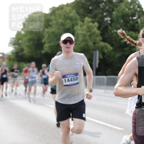 29.06.2025 - hella hamburg halbmarathon Jannik Wohlers http://msf.ph/oto/8193631 29.06.2025 09:46:10 Lombardsbrücke 1344, 1889, 2243, 4477, 4944, 5048, 5152, 6683, 7534, 7628, 7901, 8312, 8784, 10298, 10865, 10927, 10929, 11230, 11304, 11661, 12447, 12987, 13252, 13617, 13961, 14310, 14450, 15902, 16065, 16140, 16243, 16811, 16931, 16957, 17751, 18277, 18422 meine-sportfotos.de
