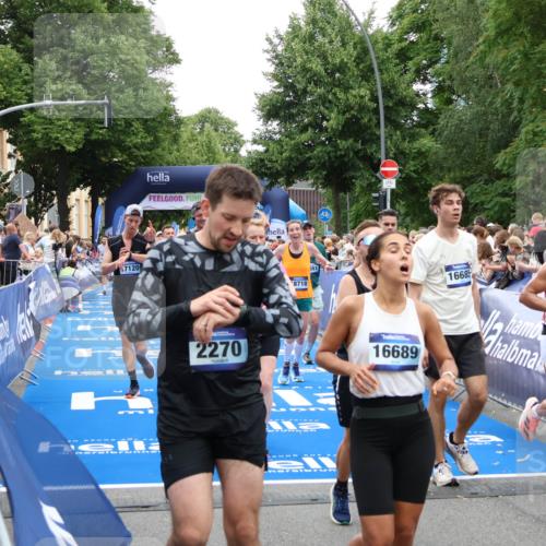 29.06.2025 - hella hamburg halbmarathon Zöllner http://msf.ph/oto/8193632 29.06.2025 10:45:17 Ziel 2188, 6054, 6375, 6575, 6819, 7087, 9302, 10064, 12783, 15563, 15636, 15651, 15741, 15760, 16513, 16685, 17120, 17960, 18346, 18718 meine-sportfotos.de