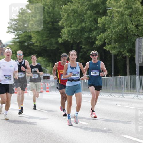 29.06.2025 - hella hamburg halbmarathon Jannik Wohlers http://msf.ph/oto/8193635 29.06.2025 09:46:12 Lombardsbrücke 1344, 1889, 2243, 4477, 4944, 5048, 5152, 6683, 7534, 7628, 8312, 8784, 10298, 10865, 10927, 10929, 11230, 11304, 11661, 12447, 12987, 13961, 14310, 14450, 15902, 16065, 16140, 16243, 16619, 16811, 16957, 17751, 18277, 18422 meine-sportfotos.de