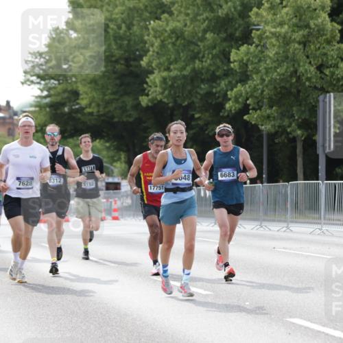 29.06.2025 - hella hamburg halbmarathon Jannik Wohlers http://msf.ph/oto/8193646 29.06.2025 09:46:12 Lombardsbrücke 1344, 1889, 2243, 4477, 4944, 5048, 5152, 6683, 7534, 7628, 8312, 8784, 10298, 10865, 10927, 10929, 11230, 11304, 11661, 12447, 12987, 13961, 14310, 14450, 15902, 16065, 16140, 16243, 16619, 16811, 16957, 17751, 18277, 18422 meine-sportfotos.de