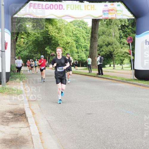 29.06.2025 - hella hamburg halbmarathon MichiJ http://msf.ph/oto/8193661 29.06.2025 10:20:12 Zwischen KM18-KM19 7055, 17768, 18871 meine-sportfotos.de