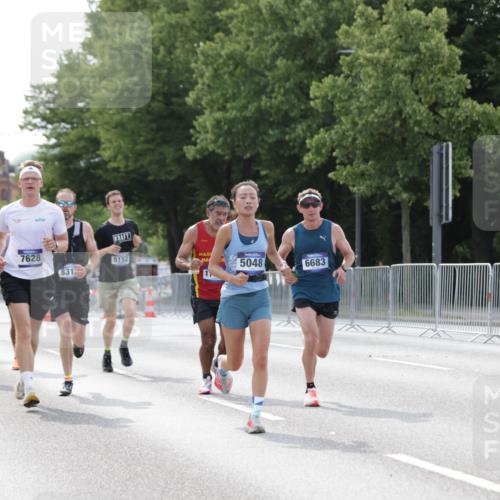 29.06.2025 - hella hamburg halbmarathon Jannik Wohlers http://msf.ph/oto/8193671 29.06.2025 09:46:12 Lombardsbrücke 1344, 1889, 2243, 4477, 4944, 5048, 5152, 6683, 7534, 7628, 8312, 8784, 10298, 10865, 10927, 10929, 11230, 11304, 11661, 12447, 12987, 13961, 14310, 14450, 15902, 16065, 16140, 16243, 16619, 16811, 16957, 17751, 18277, 18422 meine-sportfotos.de