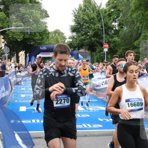 29.06.2025 - hella hamburg halbmarathon Zöllner http://msf.ph/oto/8193680 29.06.2025 10:45:17 Ziel 2188, 6054, 6375, 6575, 6819, 7087, 9302, 10064, 12783, 15563, 15636, 15651, 15741, 15760, 16513, 16685, 17120, 17960, 18346, 18718 meine-sportfotos.de