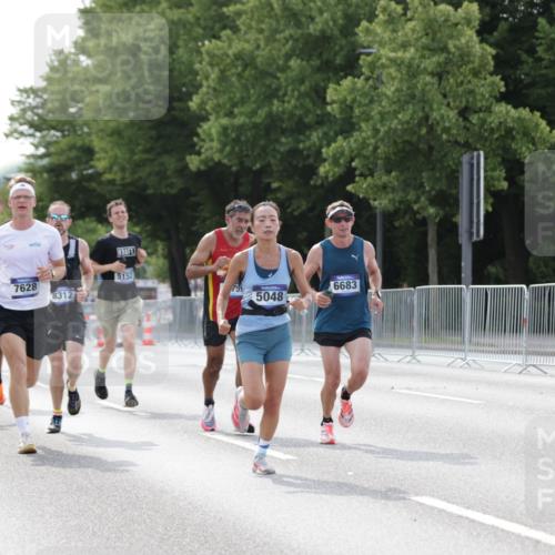 29.06.2025 - hella hamburg halbmarathon Jannik Wohlers http://msf.ph/oto/8193691 29.06.2025 09:46:12 Lombardsbrücke 1344, 1889, 2243, 4477, 4944, 5048, 5152, 6683, 7534, 7628, 8312, 8784, 10298, 10865, 10927, 10929, 11230, 11304, 11661, 12447, 12987, 13961, 14310, 14450, 15902, 16065, 16140, 16243, 16619, 16811, 16957, 17751, 18277, 18422 meine-sportfotos.de