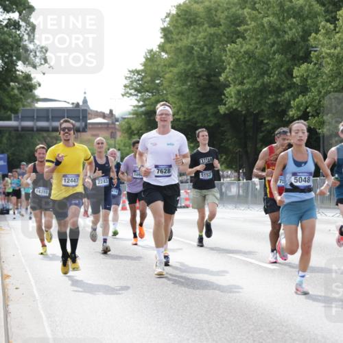 29.06.2025 - hella hamburg halbmarathon Jannik Wohlers http://msf.ph/oto/8193716 29.06.2025 09:46:13 Lombardsbrücke 1344, 1889, 2243, 4477, 4944, 5048, 5152, 6683, 7628, 8312, 8784, 10298, 10927, 10929, 11230, 11304, 11661, 12447, 12987, 13961, 14310, 14450, 15902, 16065, 16140, 16243, 16505, 16619, 16811, 16957, 17751, 18277, 18422 meine-sportfotos.de